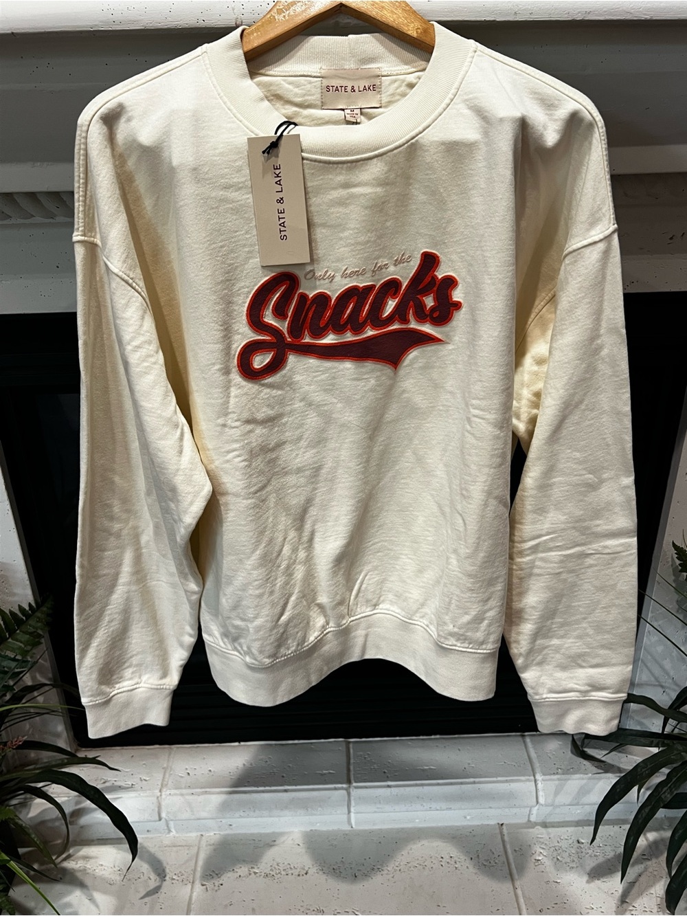 🆕 State & Lake ‘Only here for the Snacks’ Cream Sweatshirt - Picture 1 of 6